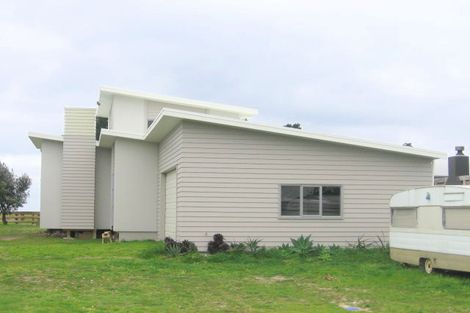 Photo of property in 124 Sands Crescent, Matarangi, Whitianga, 3592