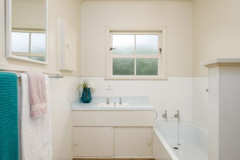 Photo of property in 12a Heta Road, Inner Kaiti, Gisborne, 4010