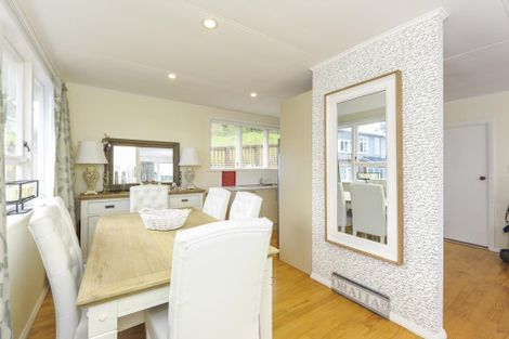 Photo of property in 18 Awarangi Rise, Oratia, Auckland, 0604