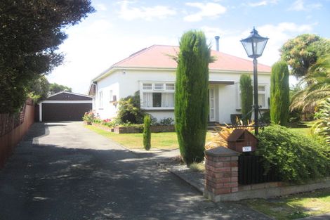 Photo of property in 17 Sandwich Road, Beckenham, Christchurch, 8023