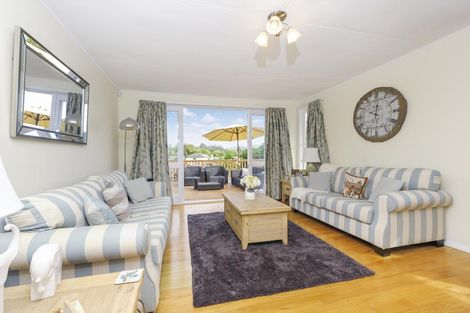 Photo of property in 18 Awarangi Rise, Oratia, Auckland, 0604