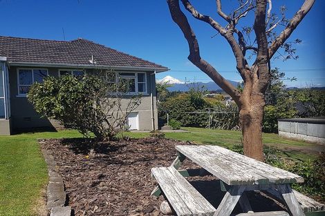 Photo of property in 184 Seaview Road, Westown, New Plymouth, 4310