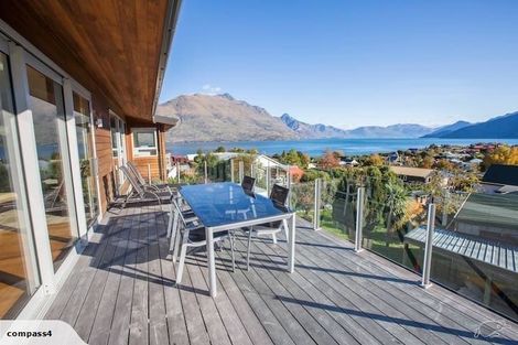 Photo of property in 17 Poplar Drive, Kelvin Heights, Queenstown, 9300