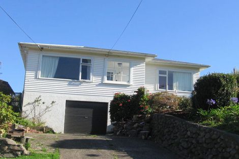 Photo of property in 16 Raroa Terrace, Tawa, Wellington, 5028
