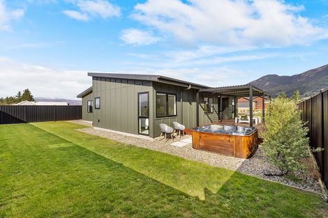 Photo of property in 9 Swan Street, Lake Hawea, 9382