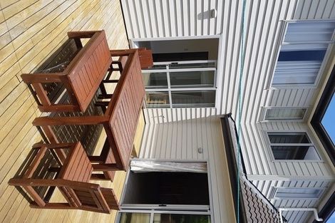 Photo of property in 102 Tamahere Drive, Glenfield, Auckland, 0629