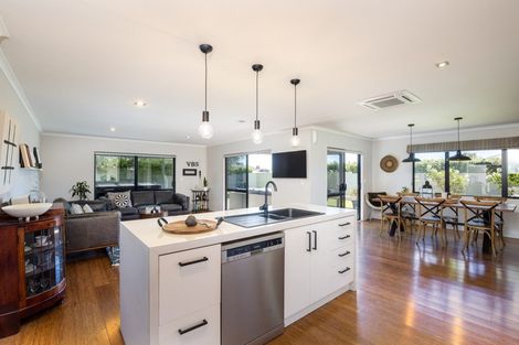 Photo of property in 104a Queens Road, Glen Avon, New Plymouth, 4312