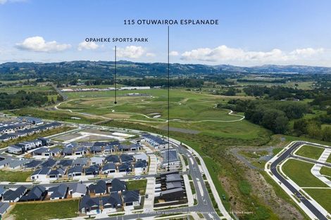 Photo of property in 115 Otuwairoa Esplanade, Opaheke, 2113