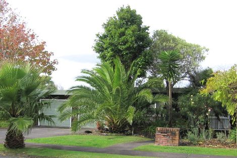 Photo of property in 26 Borrowdace Avenue, Botany Downs, Auckland, 2010