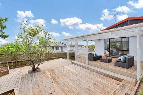 Photo of property in 11 Jumento Place, Unsworth Heights, Auckland, 0632