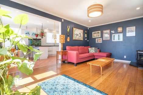 Photo of property in 97a Glanmire Road, Newlands, Wellington, 6037