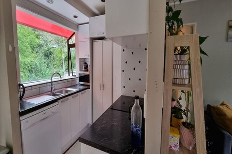 Photo of property in 2/5 September Place, Forrest Hill, Auckland, 0620