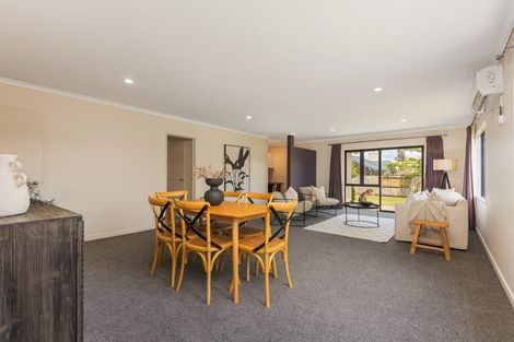 Photo of property in 88 Summerhill Drive, Fitzherbert, Palmerston North, 4410