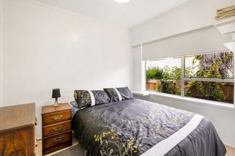 Photo of property in 1/15 Lancelot Place, Glenfield, Auckland, 0629