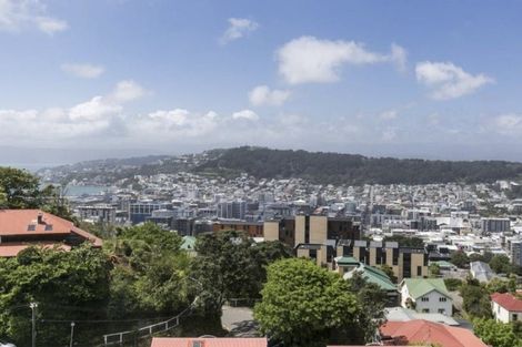Photo of property in 112 Kelburn Parade, Kelburn, Wellington, 6012
