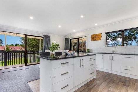 Photo of property in 2/187 Carnoustie Drive, Wattle Downs, Auckland, 2103