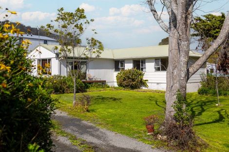Photo of property in 18 Utauta Street, Waikanae, 5036