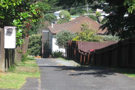 Photo of property in 2/33 Woodcote Drive, Glenfield, Auckland, 0629