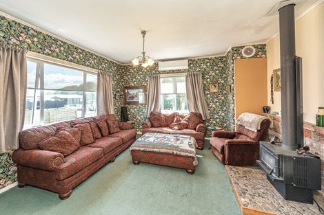 Photo of property in 6 Kamahi Street, Castlecliff, Whanganui, 4501