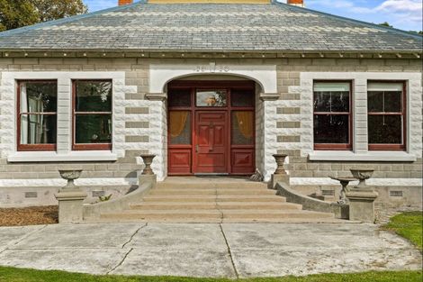 Photo of property in 66 Riverbank Road, Inch Clutha, Kaitangata, 9281