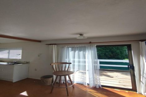 Photo of property in 21 Pendlebury Street, Green Bay, Auckland, 0604