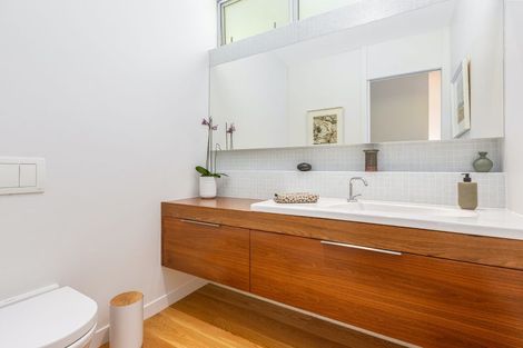 Photo of property in 4 Francis Bell Grove, Lowry Bay, Lower Hutt, 5013