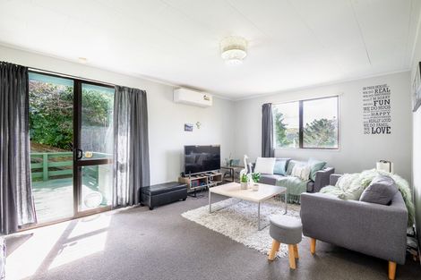 Photo of property in 7 Bushland Grove, Paparangi, Wellington, 6037