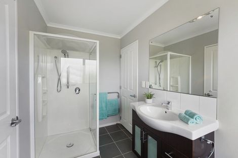 Photo of property in 19 Percy Kinsman Crescent, Riverstone Terraces, Upper Hutt, 5018