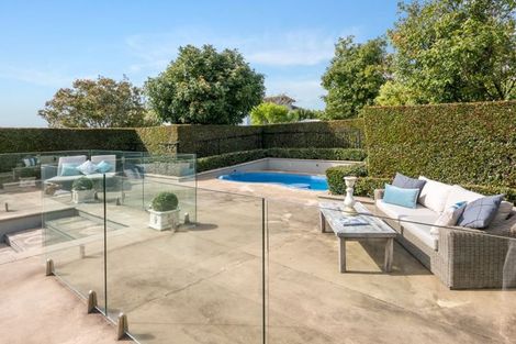 Photo of property in 19 Montgomery Crescent, Cockle Bay, Auckland, 2014