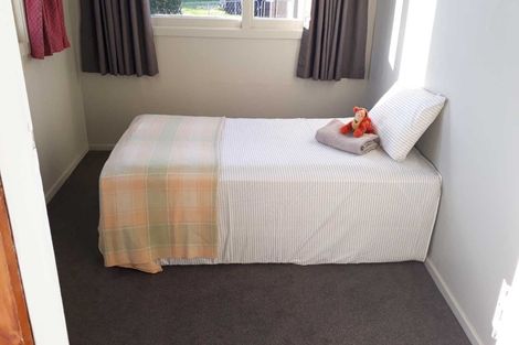 Photo of property in 25 Main Road, Tuatapere, 9620