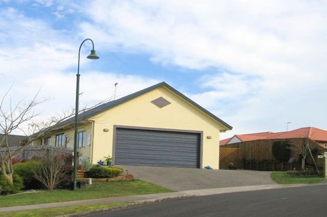 Photo of property in 15 Hollinger Place, Nawton, Hamilton, 3200