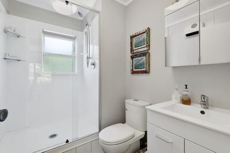 Photo of property in 7/18 Parr Terrace, Castor Bay, Auckland, 0620