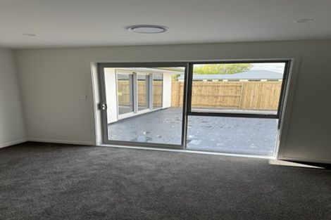 Photo of property in 32 Solitude Crescent, Kelvin Grove, 4414