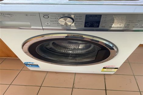 Photo of property in 2/5 Highlight Parade, Te Atatu South, Auckland, 0610