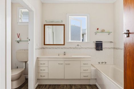 Photo of property in 15 Kelvin Street, Inner Kaiti, Gisborne, 4010