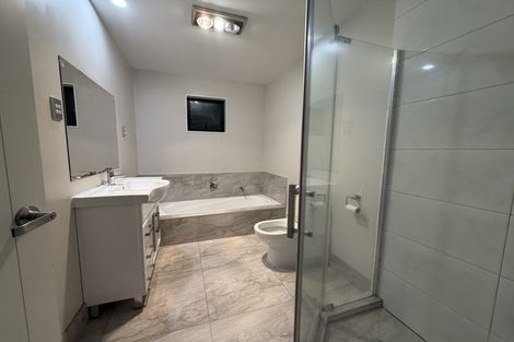 Photo of property in 43 Redoubt Road, Goodwood Heights, Auckland, 2105