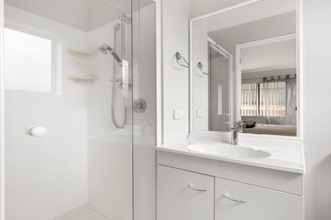 Photo of property in 11 Saralee Drive, Manurewa, Auckland, 2105