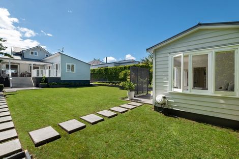 Photo of property in 165 Vauxhall Road, Narrow Neck, Auckland, 0624
