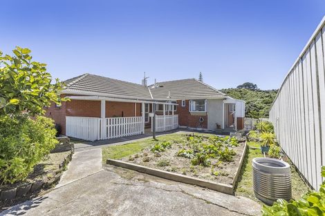 Photo of property in 130 Main Road, Titahi Bay, Porirua, 5022