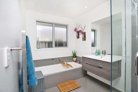 Photo of property in 28 Northside Drive, Waikiwi, Invercargill, 9810