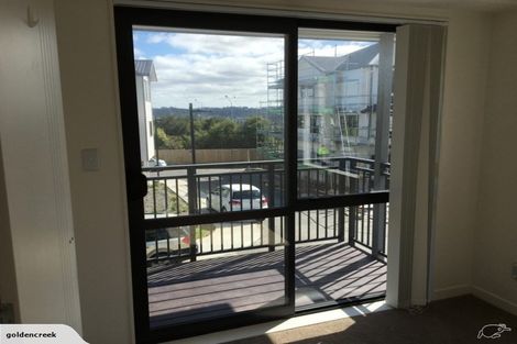 Photo of property in 16 Peony Mews, Oteha, Auckland, 0632