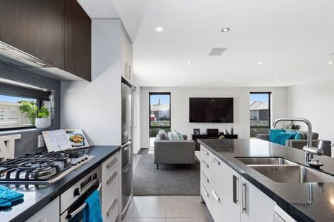 Photo of property in 17 Butterworth Crescent, Papamoa Beach, Papamoa, 3118