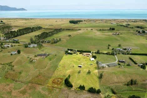 Photo of property in 159 Pukenamu Road, Te Horo, Otaki, 5581