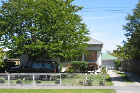 Photo of property in 17 Woodville Street, Edgeware, Christchurch, 8013