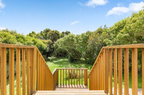 Photo of property in 28 Grassmere Road, Henderson Valley, Auckland, 0612