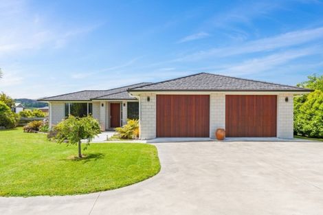 Photo of property in 94 Lisland Drive, Kinloch, Taupo, 3377