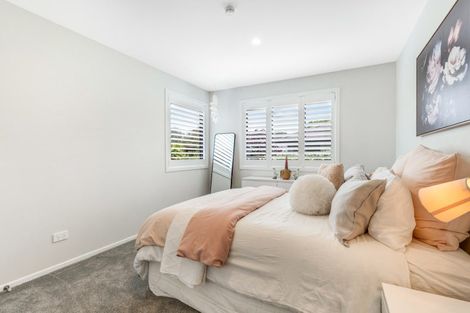Photo of property in 100 Beach Road, Mellons Bay, Auckland, 2014