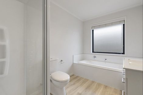 Photo of property in 27 Furlong Road, Papamoa, 3118