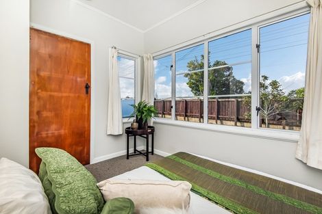 Photo of property in 1/72 Lynwood Road, New Lynn, Auckland, 0600