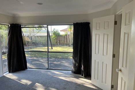 Photo of property in 15 Keswick Close, Northpark, Auckland, 2013